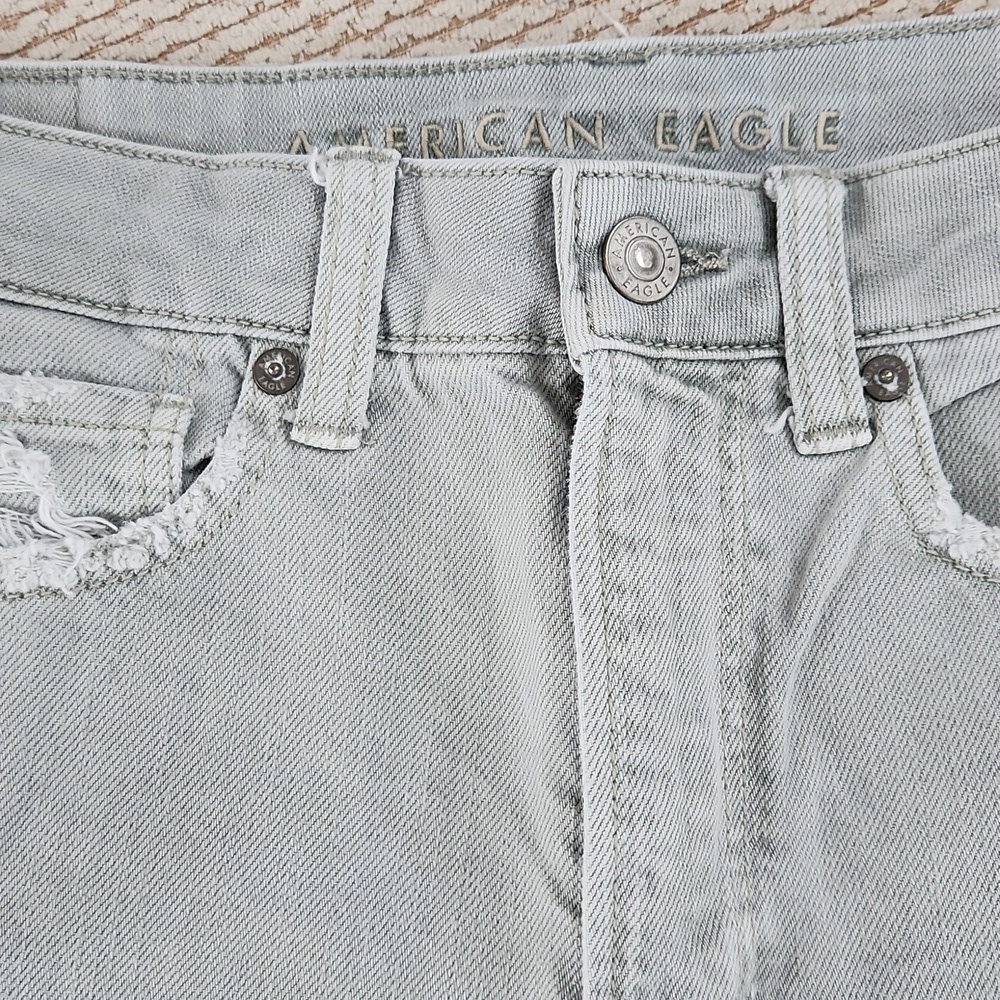 AEO Mom Straight Jeans, Size 6 Regular - Picture 2 of 8